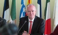 欧盟驻越南代表团团长耶森获颁人民保健纪念章
