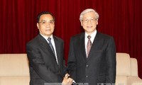 越共中央总书记阮富仲会见老挝总理通辛