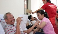 岘港市举行献血日活动  共采集1200单位血液