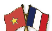 越南国防部领导会见法国武器装备总署国际关系局副局长