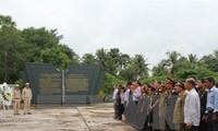 旅居老挝越南人举行7.27荣军烈士节纪念活动