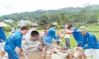 青年参加新农村建设活动