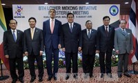 越南政府副总理兼外交部长范平明出席湄公河下游国家与美国部长级会议