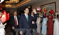 越南政府总理阮晋勇抵达新加坡