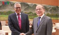 越南国会主席阮生雄会见孟加拉国总统哈米德