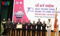 越南财政部门获颁胡志明勋章