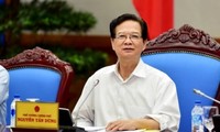 阮晋勇：越南有关部门要主动灵活稳定越盾币值