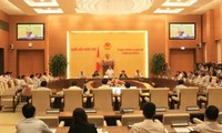越南国会常委会向重要法律草案提供意见