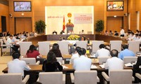 越南国会专职代表会议开幕
