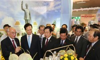 越南经济社会70年成就展在河内举行