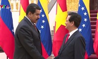 越南政府总理阮晋勇会见委内瑞拉总统马杜罗