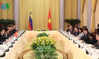 越南国家主席张晋创同委内瑞拉总统马杜罗举行会谈