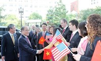 越南国会主席阮生雄参观胡志明主席曾在美国生活和工作的地方