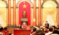 张晋创主席会见越南人民法院历代干部代表