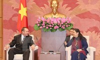越南国会副主席丛氏放会见古巴共产党代表团