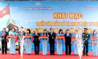 “越南的黄沙和长沙两座群岛——历史和法理依据”地图与摄影展在大叻市举行
