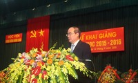 越南祖国阵线中央委员会主席阮善仁出席防空空军学院开学典礼