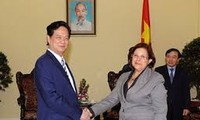 越南政府总理阮晋勇会见古巴财政和物价部长