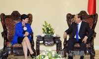 越南政府副总理阮春福会见英国商业、创新和技能国务秘书罗尔夫