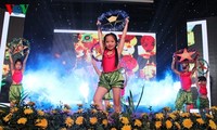 越南有关部门为环境特殊儿童欢度中秋节举行一系列活动