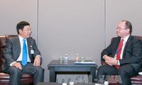 越南政府副总理兼外长范平明会见爱沙尼亚和罗马尼亚外交部长