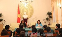 丛氏放探望越南驻德国大使馆工作人员和旅德越南人代表