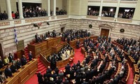 希腊议会举行大选后的首次会议