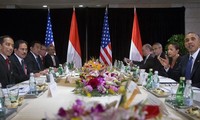  美印尼总统在白宫举行会谈
