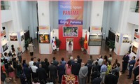 “赏玩巴拿马”摄影展在河内国家图书馆举行