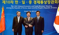 中日韩推动三方自贸协定谈判