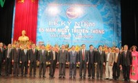 胡志明市纪念越南友好组织联合会和越南和平委员会成立65周年
