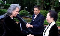 越南国家副主席阮氏缘与保加利亚副总统马尔加里塔•波波娃举行会谈