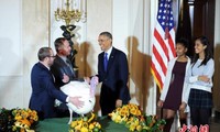 奥巴马总统在感恩节前赦免火鸡