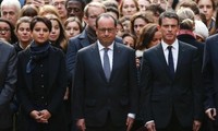 法国举行恐怖袭击遇难者官方悼念仪式