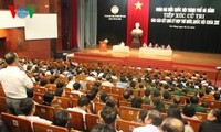 越南国会副主席黄玉山与岘港市选民接触
