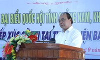 越南政府副总理阮春福与会安市选民接触