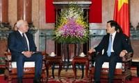 越南国家主席张晋创会见俄罗斯圣彼得堡市市长波尔塔夫琴科