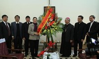 越共领导人向信教同胞致以2015圣诞节祝贺