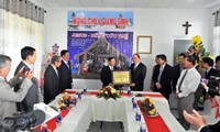 阮春福副总理看望越南基督教传教圣会