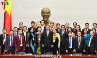 越南政府总理阮晋勇会见优秀企业家代表