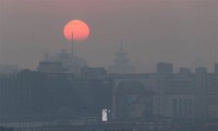 中国发布首都北京和北方各省空气重污染红色预警