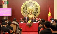 阮生雄主席看望越南驻华大使馆工作人员及旅居北京越南人代表