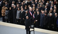 法国总统奥朗德出席《查理周刊》恐怖袭击事件纪念碑揭幕仪式
