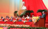 越共12大与会代表作好选举越共十二届中央委员会的准备