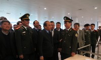 越南政府副总理阮春福检查内牌机场安全保障工作