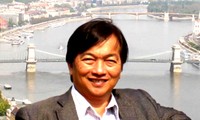 数学博士裴明峰正式成为匈牙利三名越侨教授之一