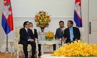 越共中央总书记阮富仲的特使向柬埔寨领导人通报越共12大结果