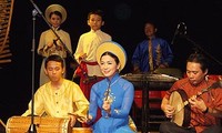 法国文化中心举行越南传统歌剧戏剧晚会