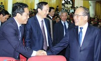 越南国会主席阮生雄与河静选民接触