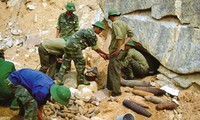 阮晋勇批准成立克服越战后地雷遗害伙伴组
